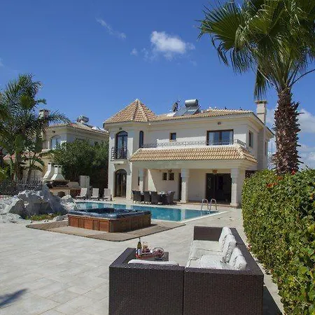 “villa With Amazing Seafront Views” Protaras 76 빌라