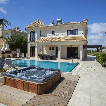 “villa With Amazing Seafront Views” Protaras 76 パラリムニ