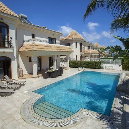 “villa With Amazing Seafront Views” Protaras 76 ヴィラ