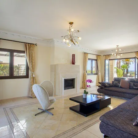 “villa With Amazing Seafront Views” Protaras 76 *