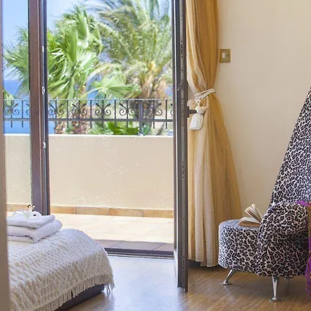 “villa With Amazing Seafront Views” Protaras 76 *