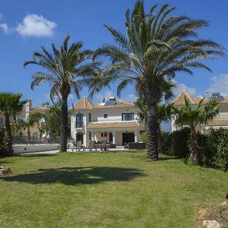 “villa With Amazing Seafront Views” Protaras 76 *