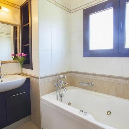 “villa With Amazing Seafront Views” Protaras 76 *