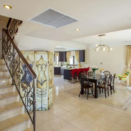 ヴィラ “villa With Amazing Seafront Views” Protaras 76 パラリムニ